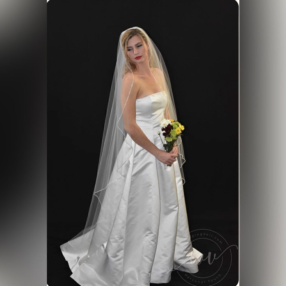 WEDDING VEIL WITH BEADED EDGING AND RHINESTONES NWT SPARKLY FLOOR LENGTH